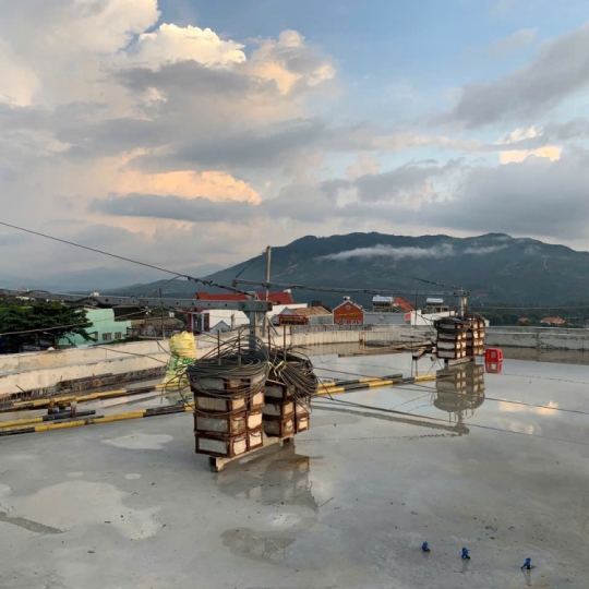 LẮP ĐẶT CÔNG TRÌNH SÀN TREO GONDOLA TẠI CÁC TÒA NHÀ CAO TẦNG