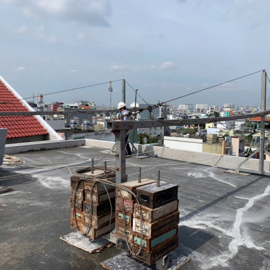 LẮP ĐẶT CÔNG TRÌNH SÀN TREO GONDOLA TẠI CÁC TÒA NHÀ CAO TẦNG