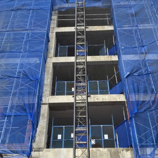 Dịch Vụ Cho Thuê & Lắp Đặt Vận Thăng Lồng Cho Công Trình Nhà Xưởng Cao Tầng – KCN Long Hậu, Cần Giuộc, Long An
